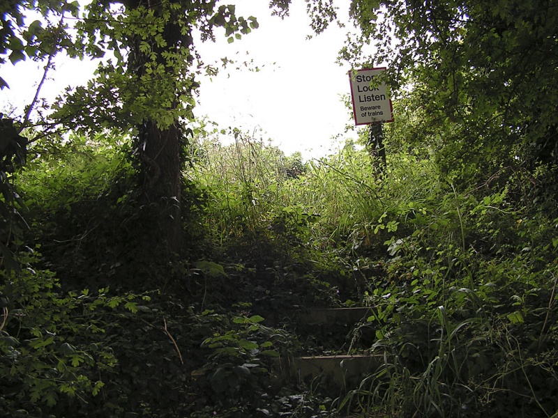 File:Berkeley Footpath3.jpg