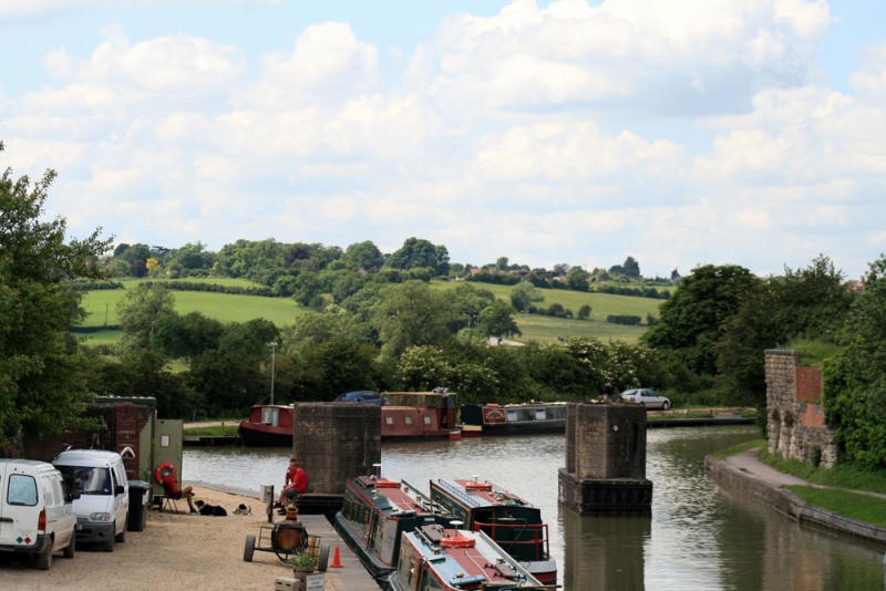 File:Kennet and Avon Canal1.jpg
