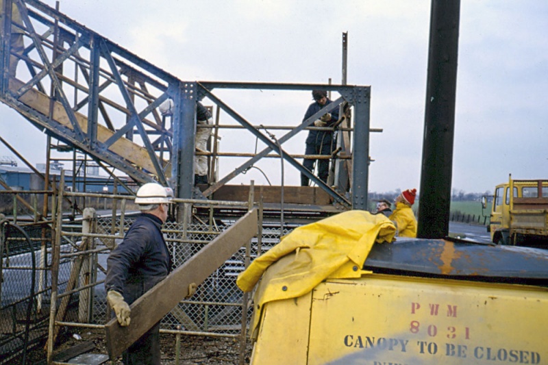 File:Patchway Footbridge6.jpg