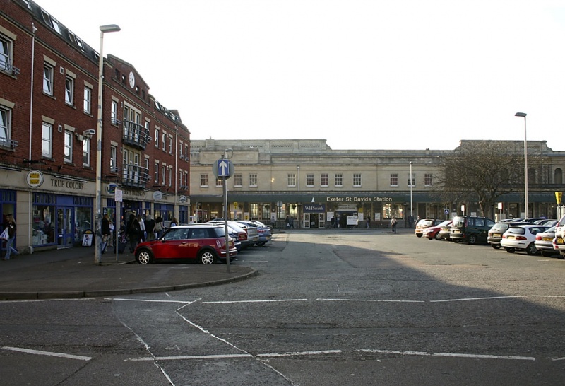 File:Exeter St Davids2.jpg