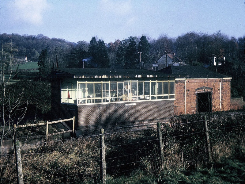 File:Flax Bourton Signalbox1.jpg