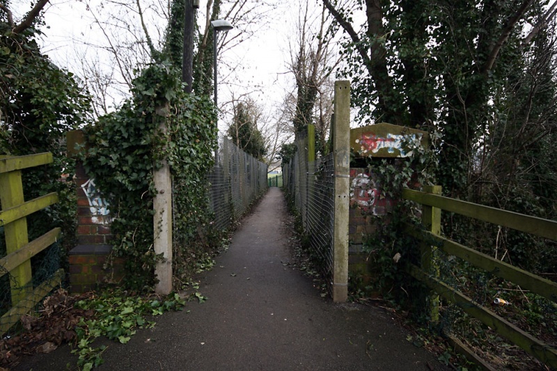 File:Midland Road Footbridge1.jpg