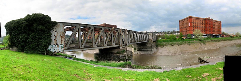 File:Ashton Swing Bridge9.jpg