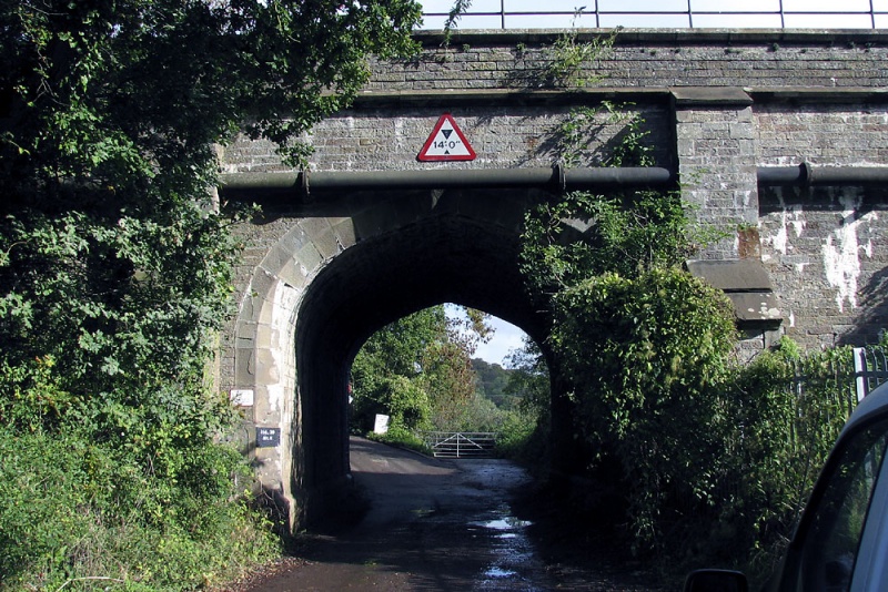 File:Lodge Lane1.jpg