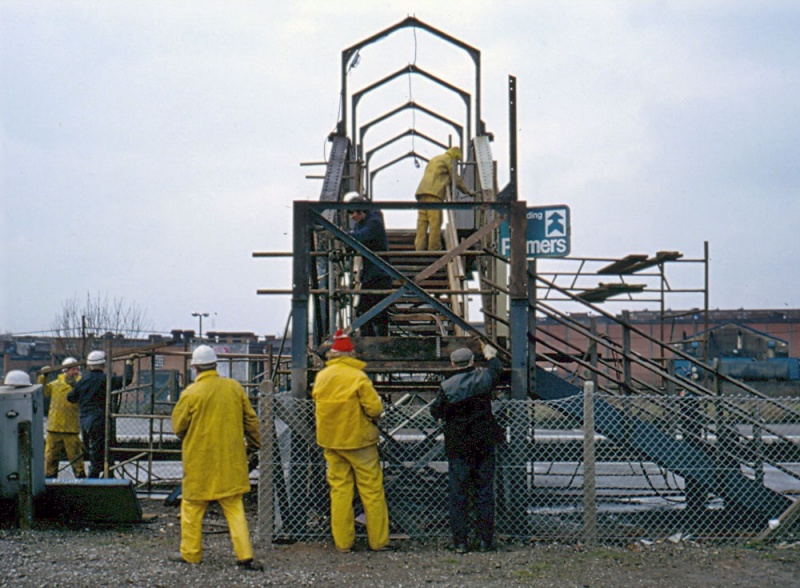 File:Patchway Footbridge4.jpg