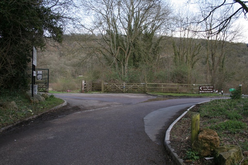 File:Warminster Road2.jpg