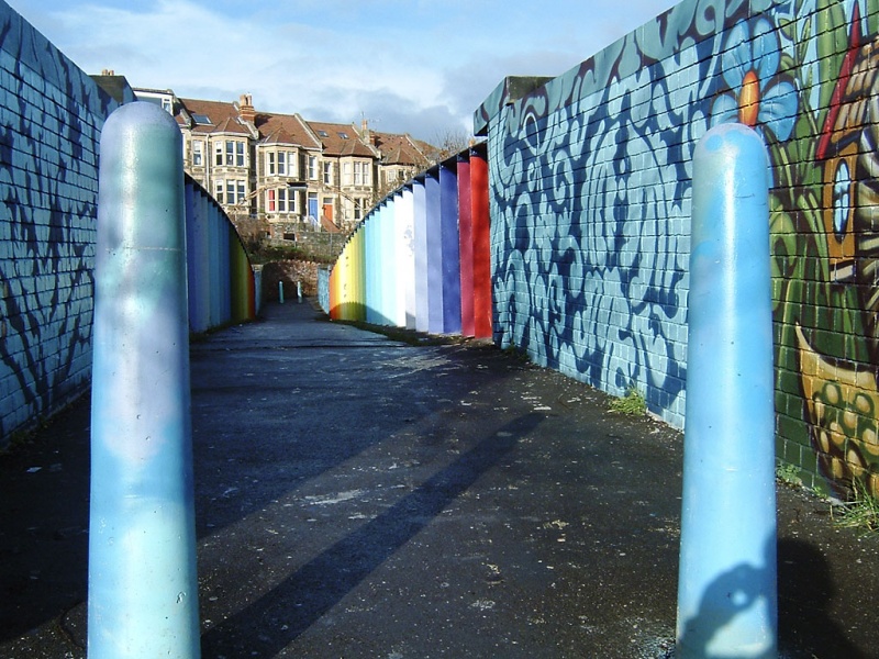 File:Fairlawn Road Footbridge2.jpg