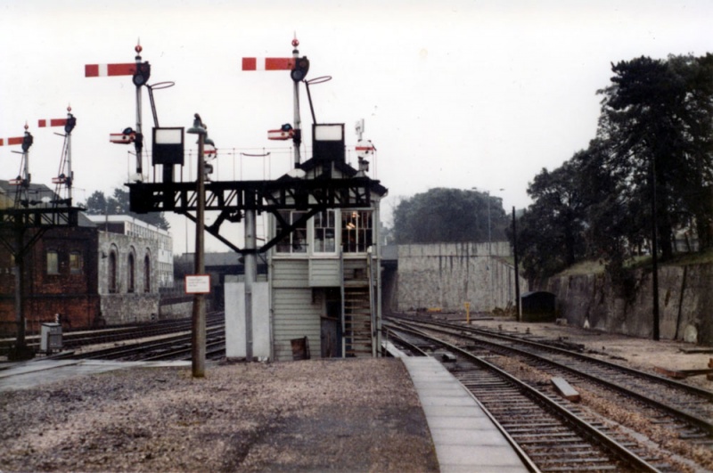 File:Newton AbbotW est Signal Box4.jpg