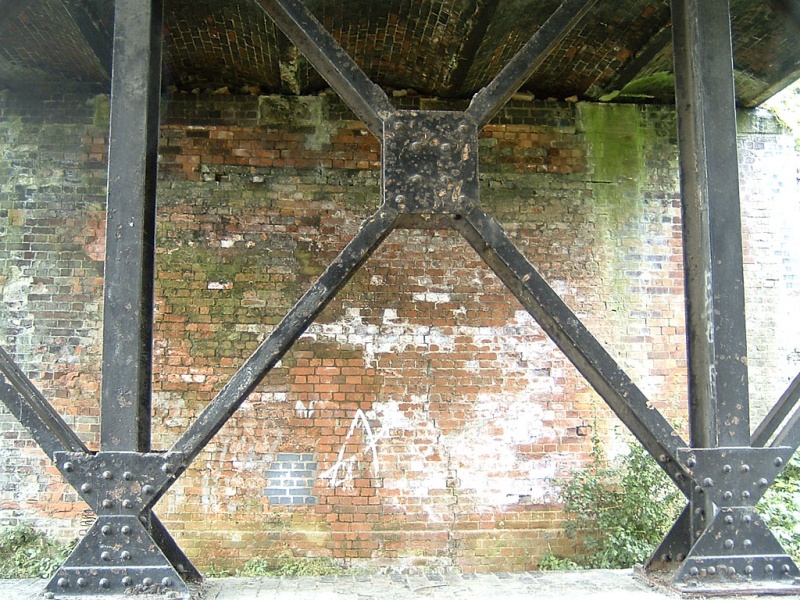 File:Horsecastle Farm Road5.jpg