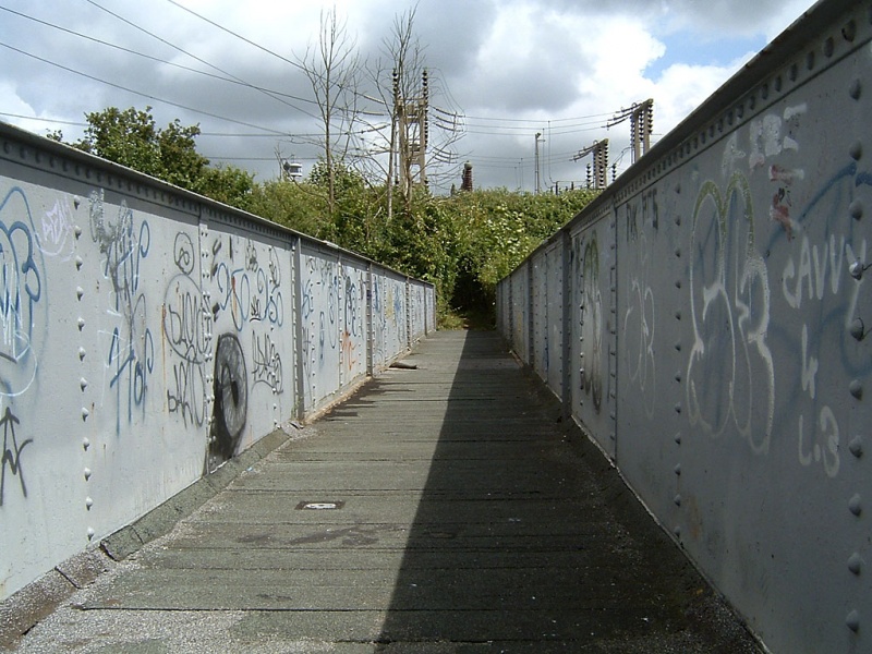 File:Lockleaze Footbridge4.jpg