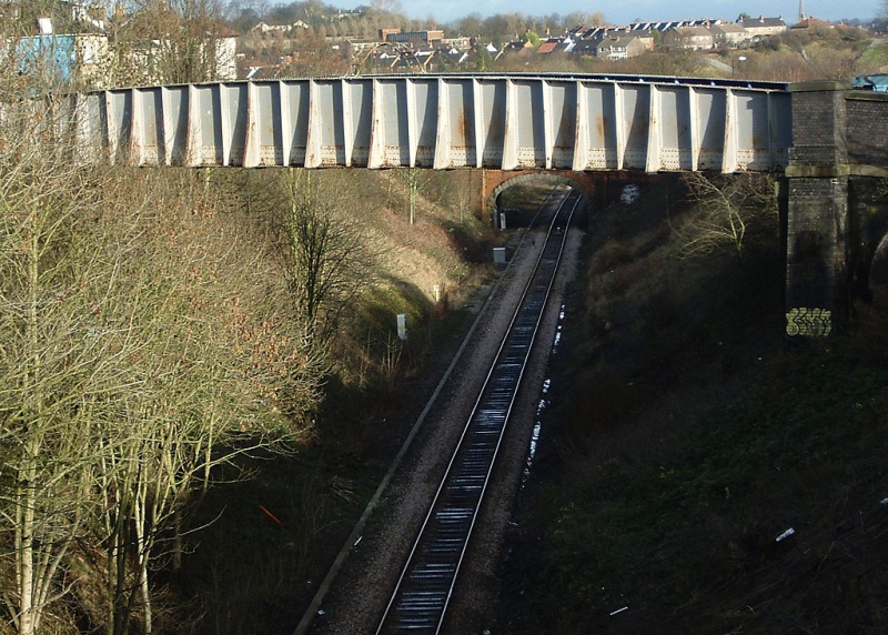 File:Fairlawn Road Footbridge1.jpg
