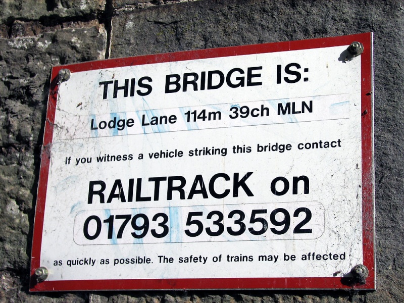 File:Lodge Lane3.jpg