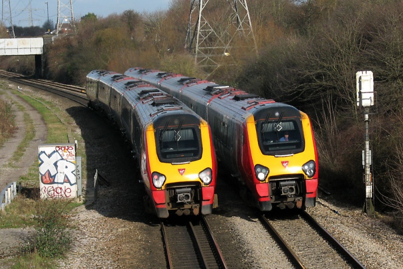 File:Lockleaze Footbridge13.jpg