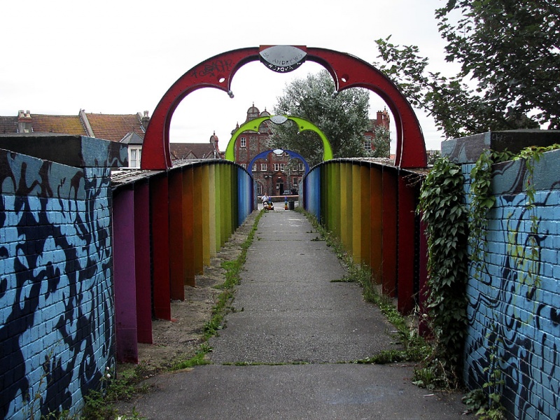 File:Fairlawn Road Footbridge4.jpg