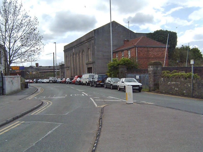 File:Avon Crescent Level Crossing2.jpg