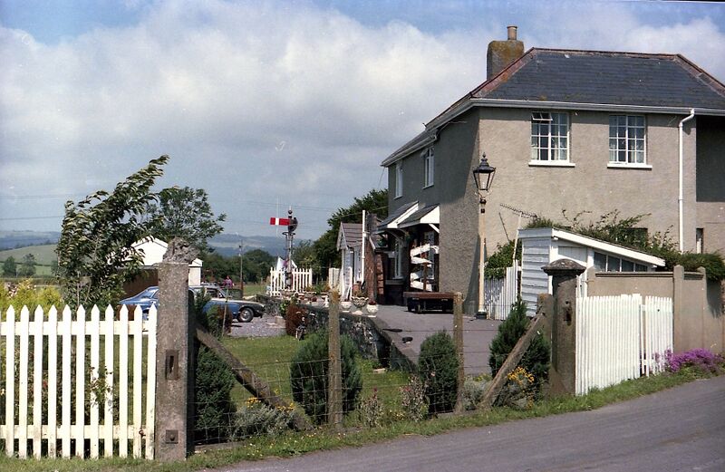 File:Geograph-5991349-by-Ray-Durrant.jpg